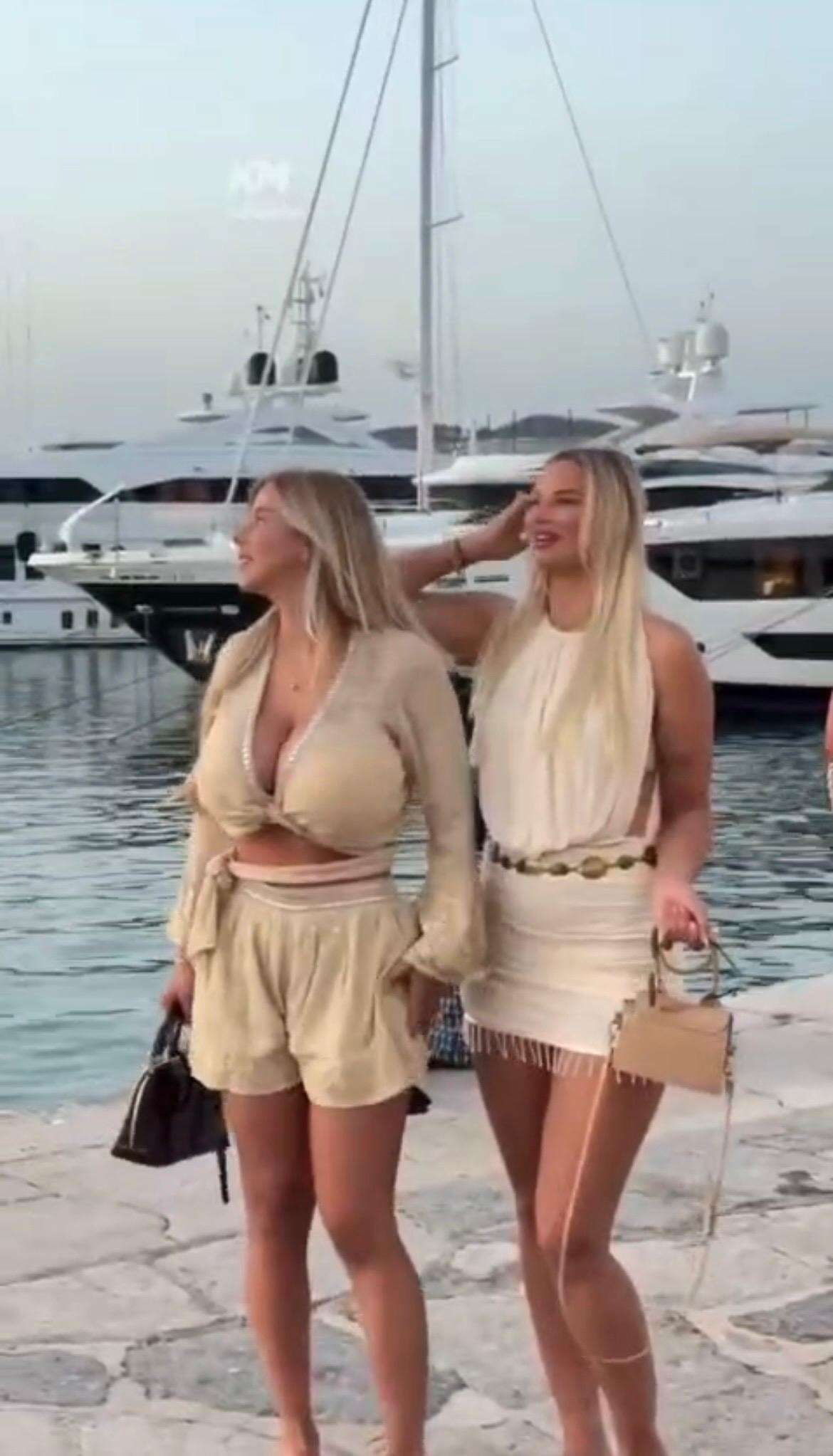 Bodrum Marina’da İki Rus Güzel Görüntülendi: Güzellikleriyle Dikkat Çektiler 3